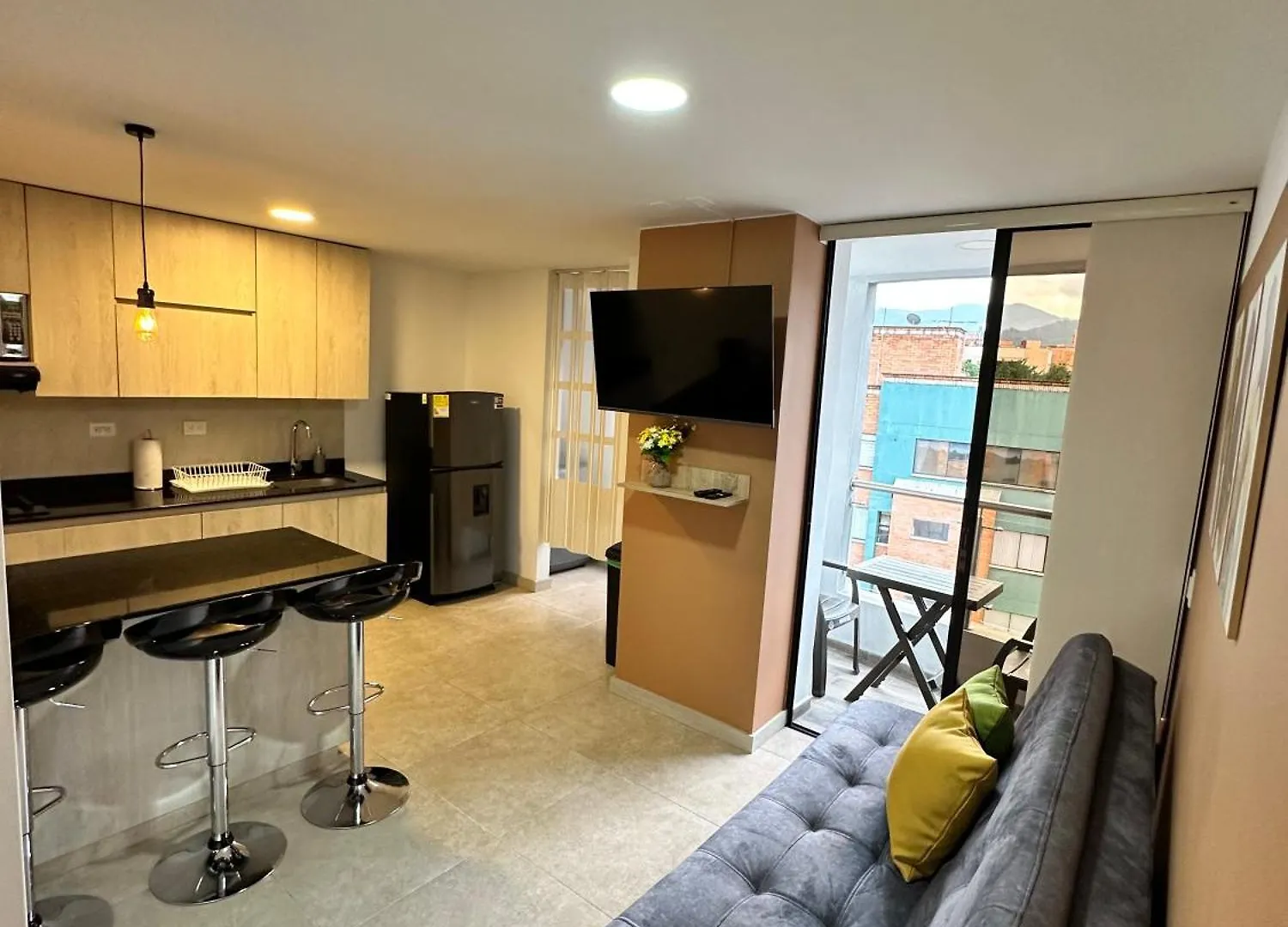 Apartamento En Laureles Cerca A La 70 Y Estadio - 702 Medellín
