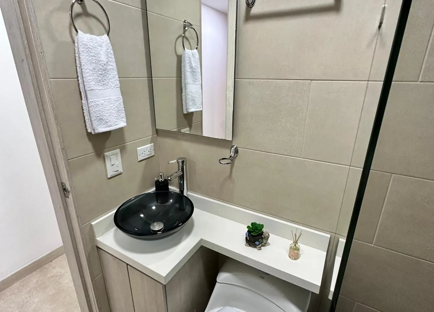 Apartamento En Laureles Cerca A La 70 Y Estadio - 702 Medellín 0*,  Colombia