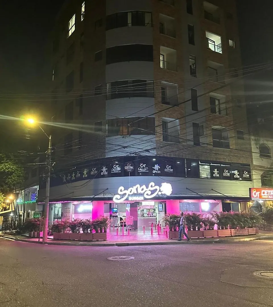 Apartamento En Laureles Cerca A La 70 Y Estadio - 702 Medellín