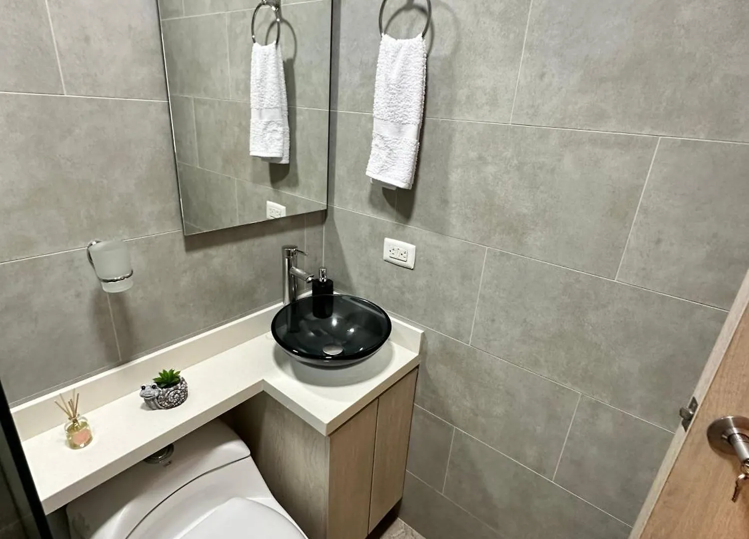 Apartamento En Laureles Cerca A La 70 Y Estadio - 702 Medellín Colombia