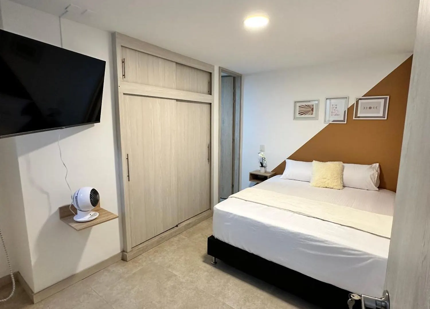 Apartamento En Laureles Cerca A La 70 Y Estadio - 702 Medellín